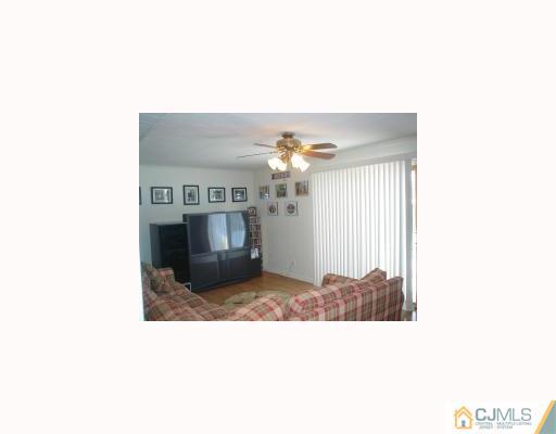 10 Woodlawn Road Somerset, NJ 08873 - Photo 4 of 7 Gallery Image 4