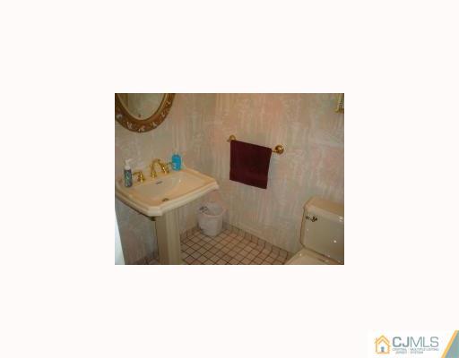 10 Woodlawn Road Somerset, NJ 08873 - Photo 5 of 7 Gallery Image 5