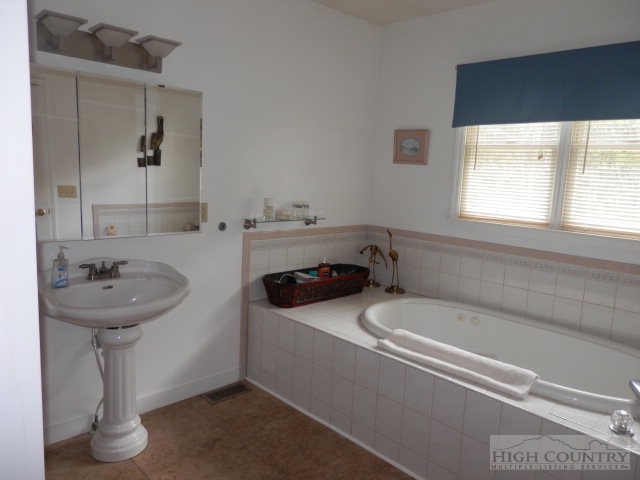 499 Oak Grove Road Boone, NC 28607 - Photo 10 of 34 Gallery Image 10