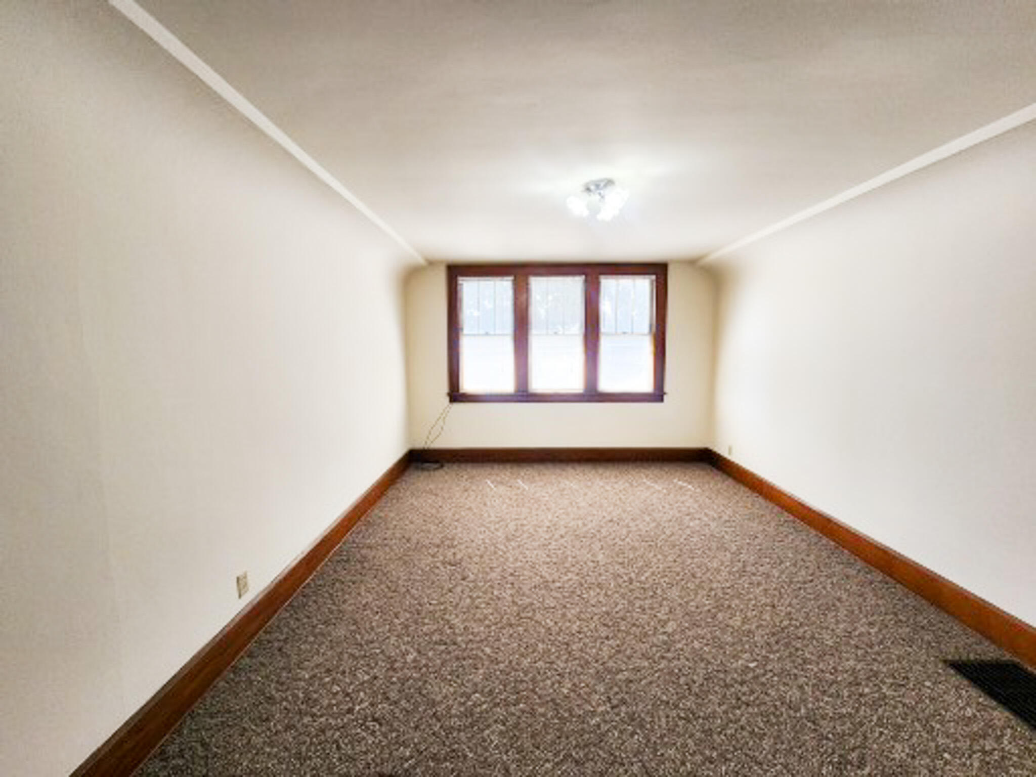 1235 Monroe Avenue Racine, WI 53405 - Photo 2 of 7 Living Room
