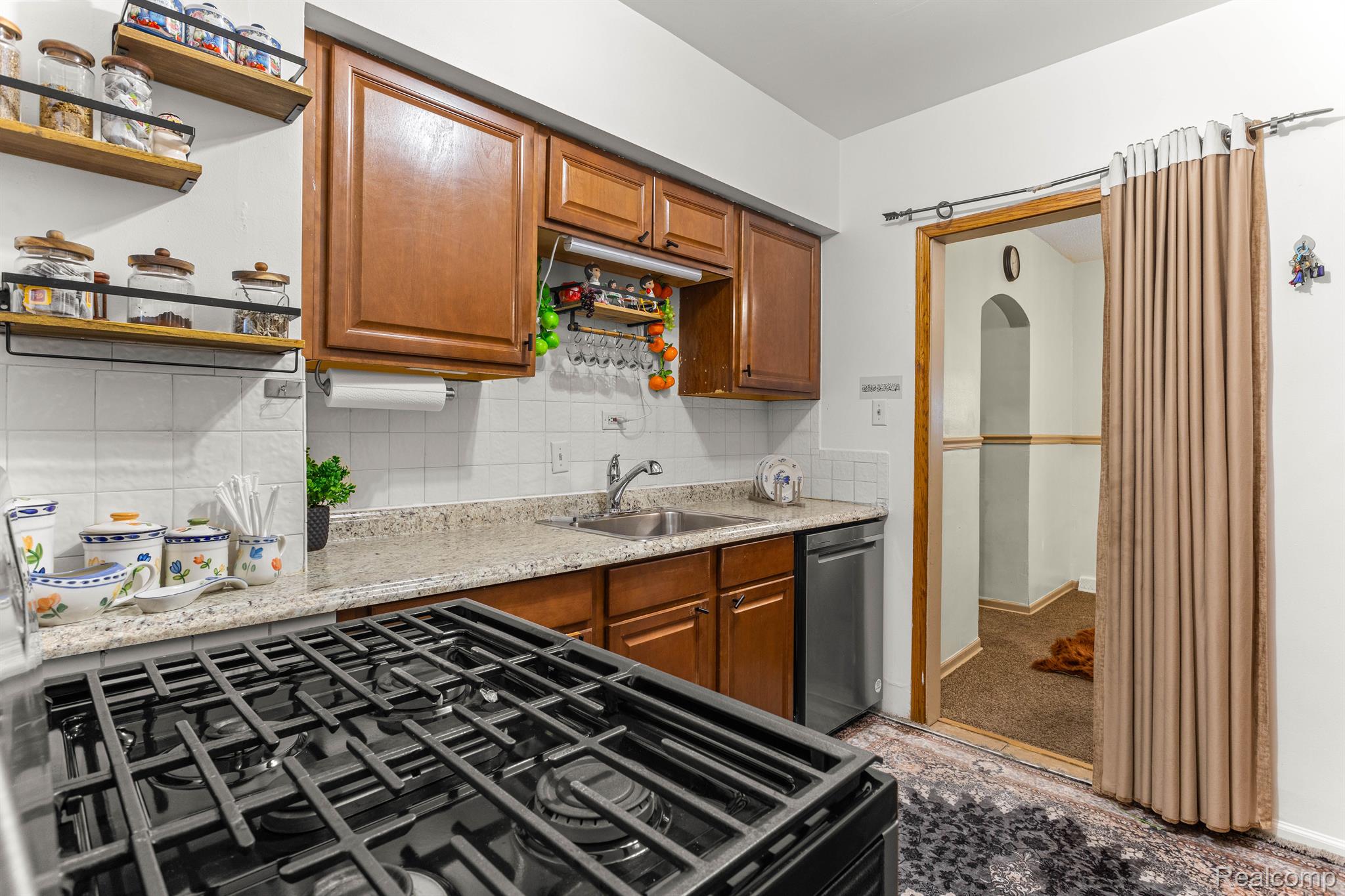 6032 Maple Street Dearborn, MI 48126 - Photo 11 of 38