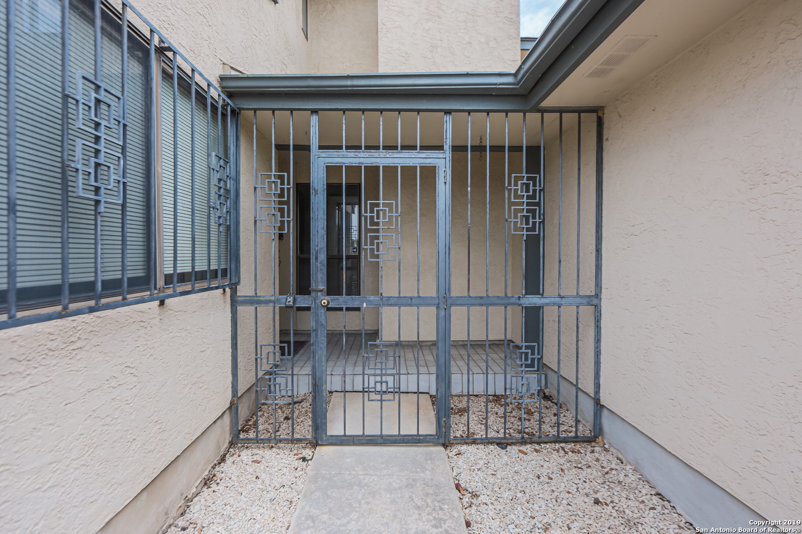 5811 Royal Ridge San Antonio, TX 78239 - Photo 2 of 25