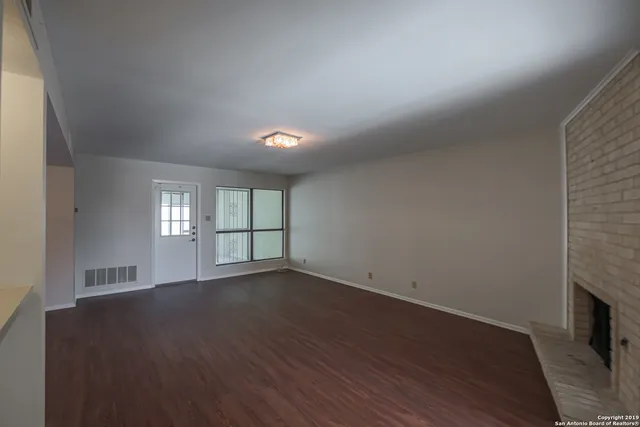 $1,500 | 5811 Royal Ridge, San Antonio, TX 78239