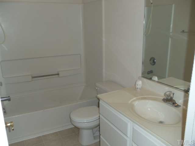 5413 Vista View Court Raleigh, NC 27612 - Photo 11 of 23 Upst. hall bath