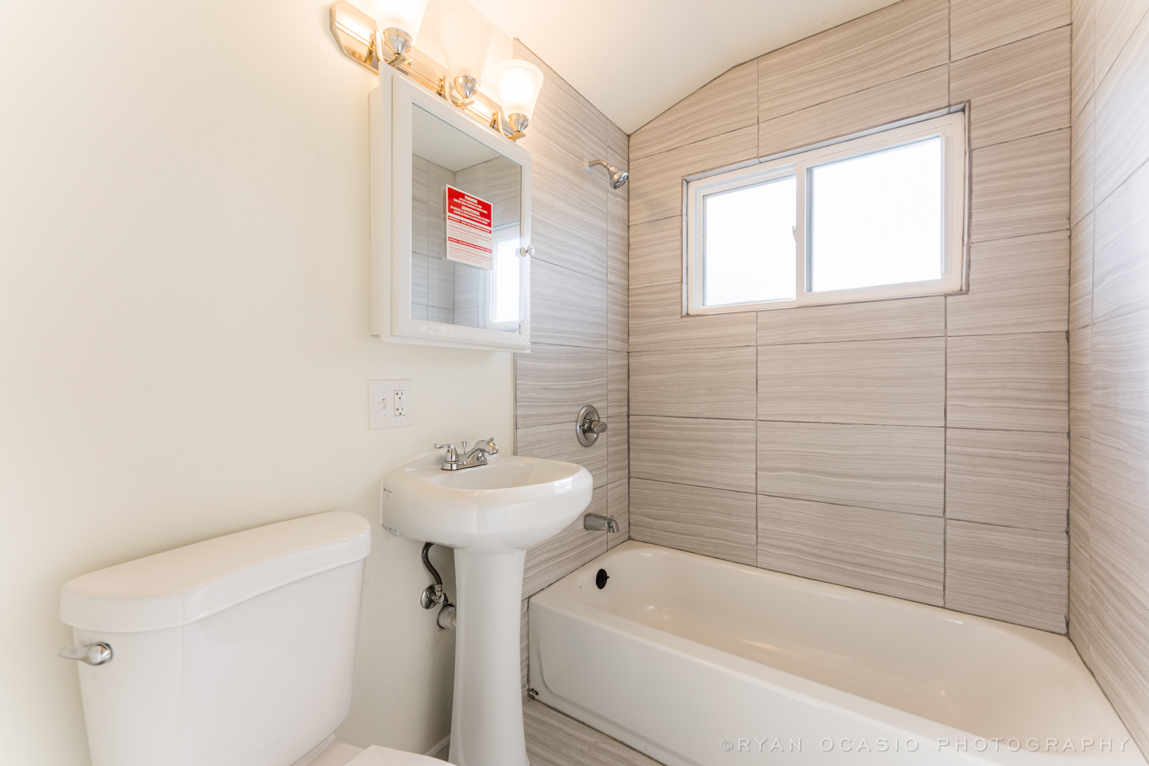 15318 Birch Road Markham, IL 60428 - Photo 17 of 26 a bathroom with a sink a toilet and bathtub