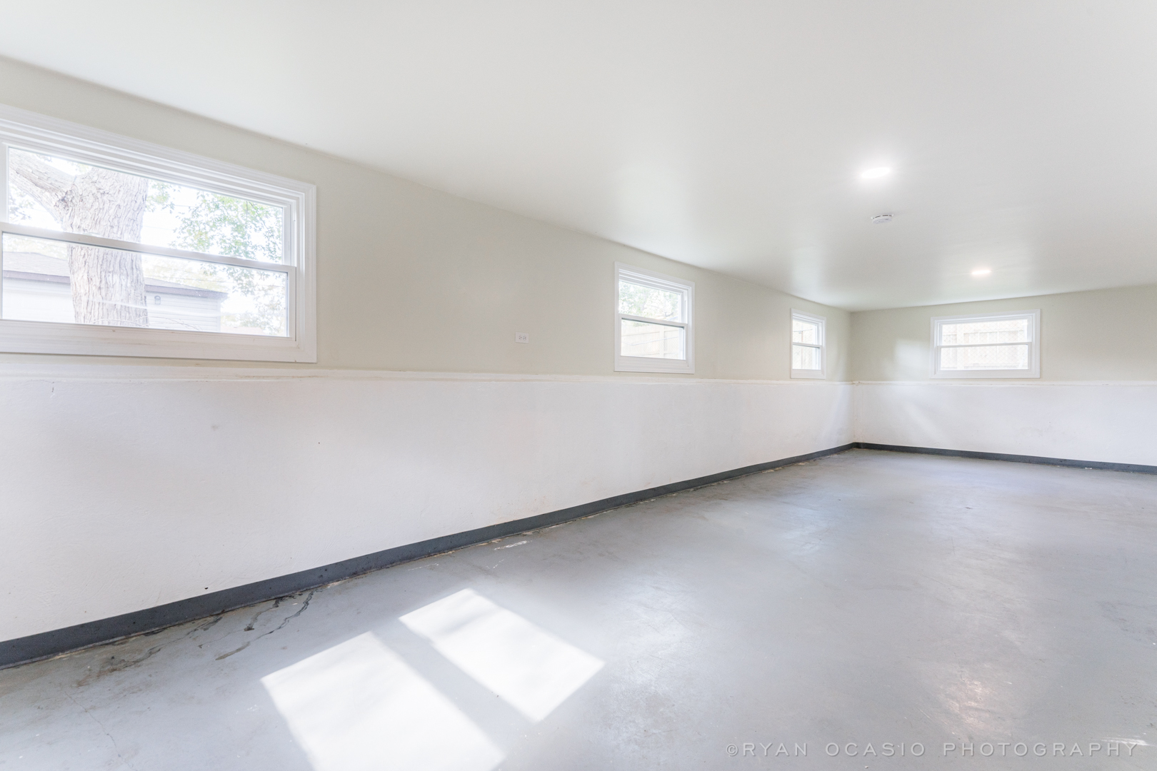 15318 Birch Road Markham, IL 60428 - Photo 18 of 26 an empty room with windows