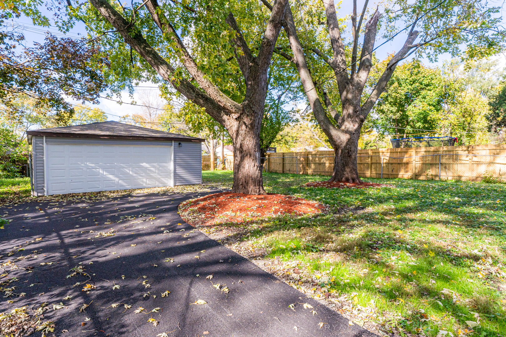 15318 Birch Road Markham, IL 60428 - Photo 21 of 26 a front view of house with yard