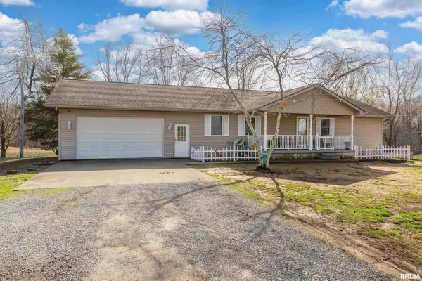 $375,000 | 15588 Becker Road, Johnston City, IL 62951