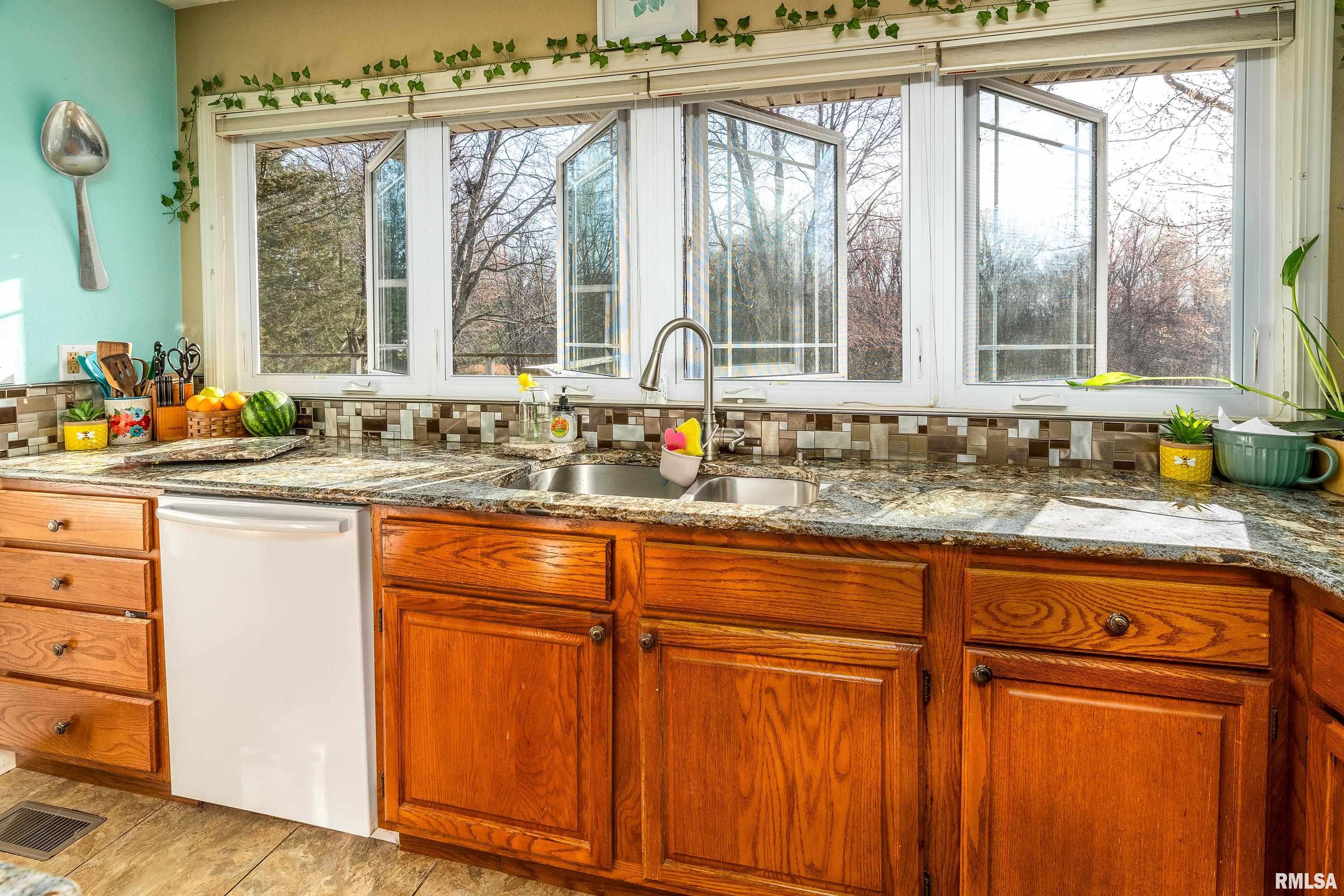 15588 Becker Road Johnston City, IL 62951 - Photo 13 of 63