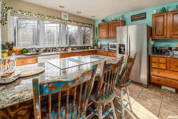 $375,000 | 15588 Becker Road, Johnston City, IL 62951