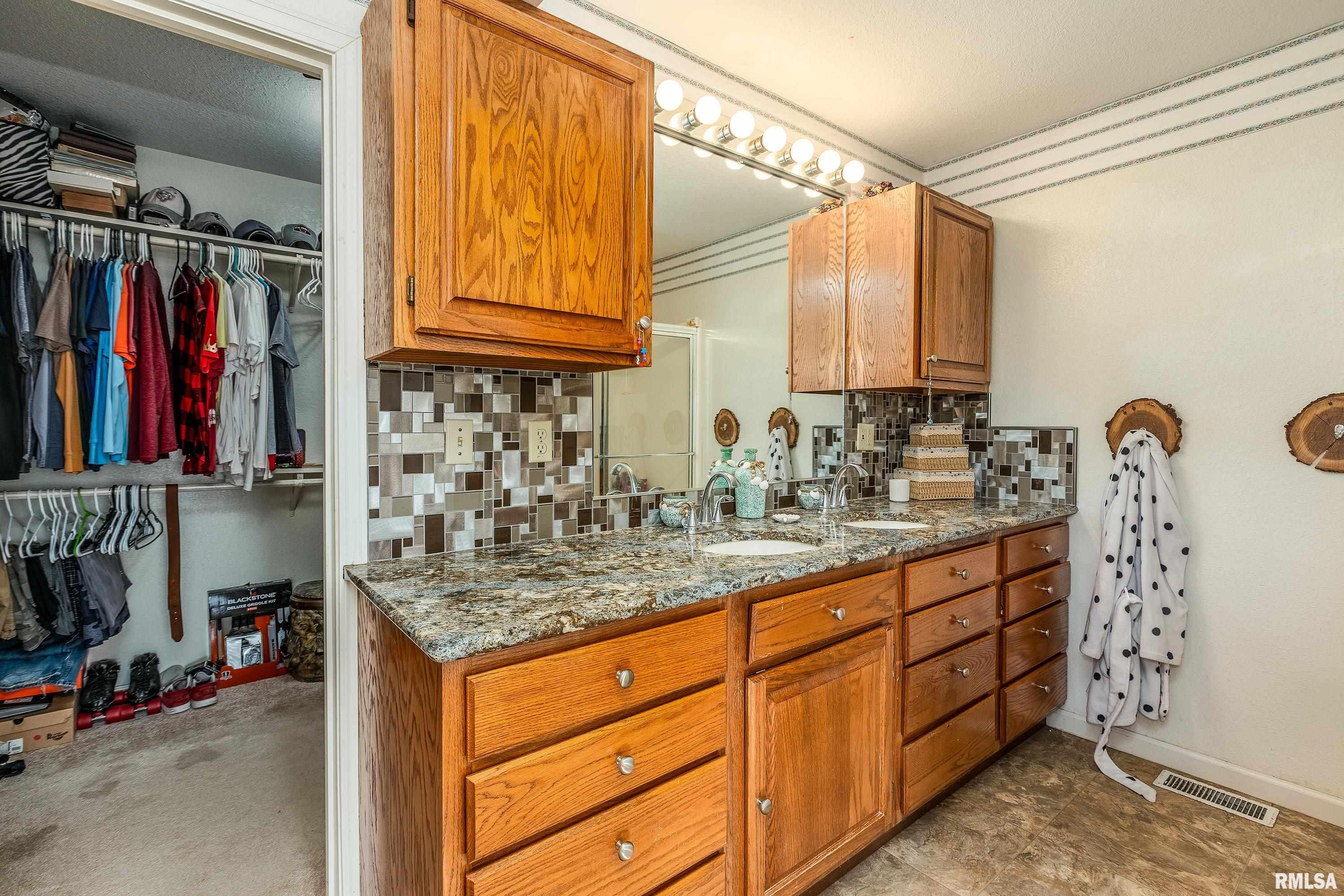 15588 Becker Road Johnston City, IL 62951 - Photo 21 of 63