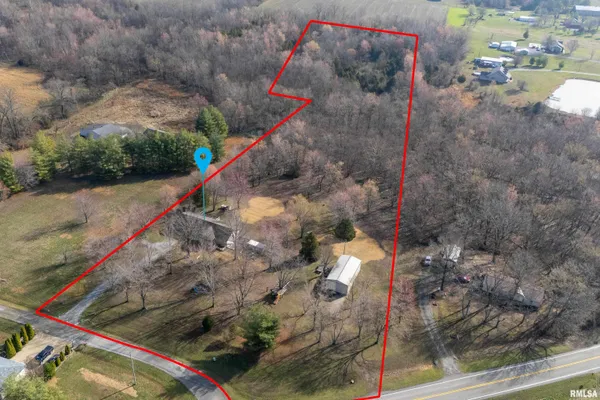 $375,000 | 15588 Becker Road, Johnston City, IL 62951