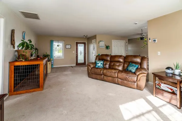 $375,000 | 15588 Becker Road, Johnston City, IL 62951