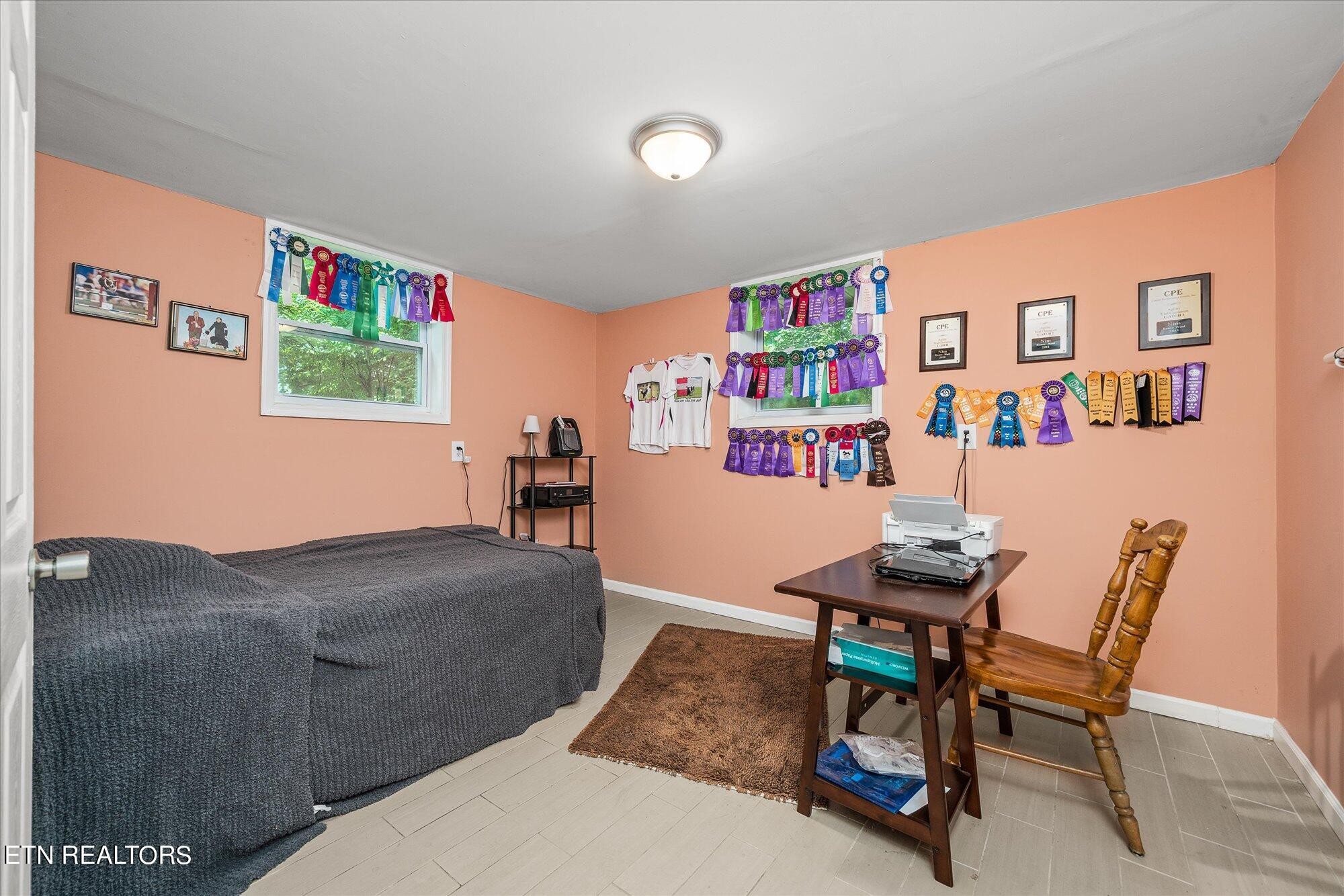 876 Shady Grove Road Lancing, TN 37770 - Photo 15 of 23 a living room with furniture and a table
