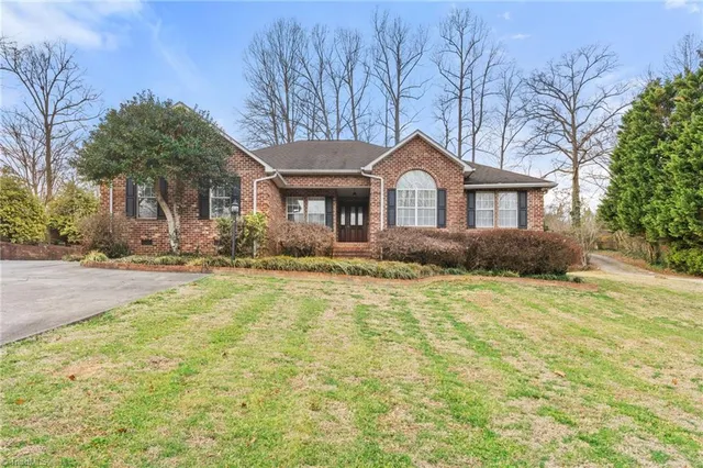 $515,000 | 471 West Hunting Ridge Drive, Thomasville, NC 27360