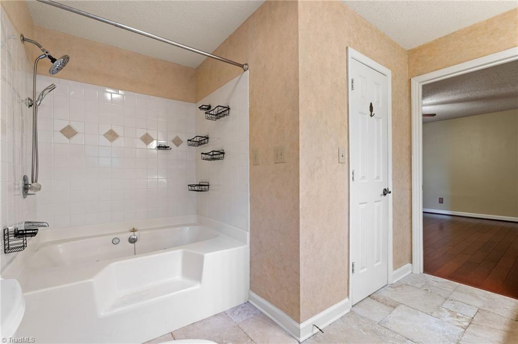 471 West Hunting Ridge Drive Thomasville, NC 27360 - Photo 27 of 35