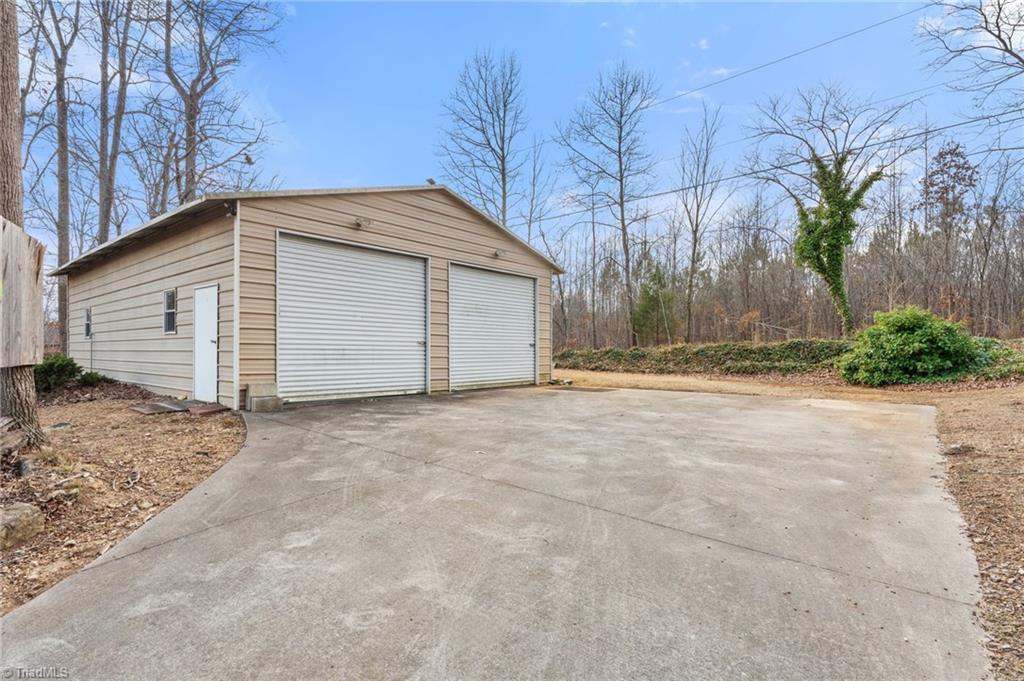 471 West Hunting Ridge Drive Thomasville, NC 27360 - Photo 7 of 34