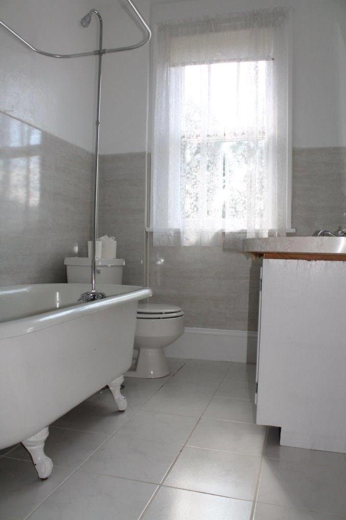 2509 Weaver Road Southwest Roanoke, VA 24015 - Photo 20 of 36 Upstairs Bath