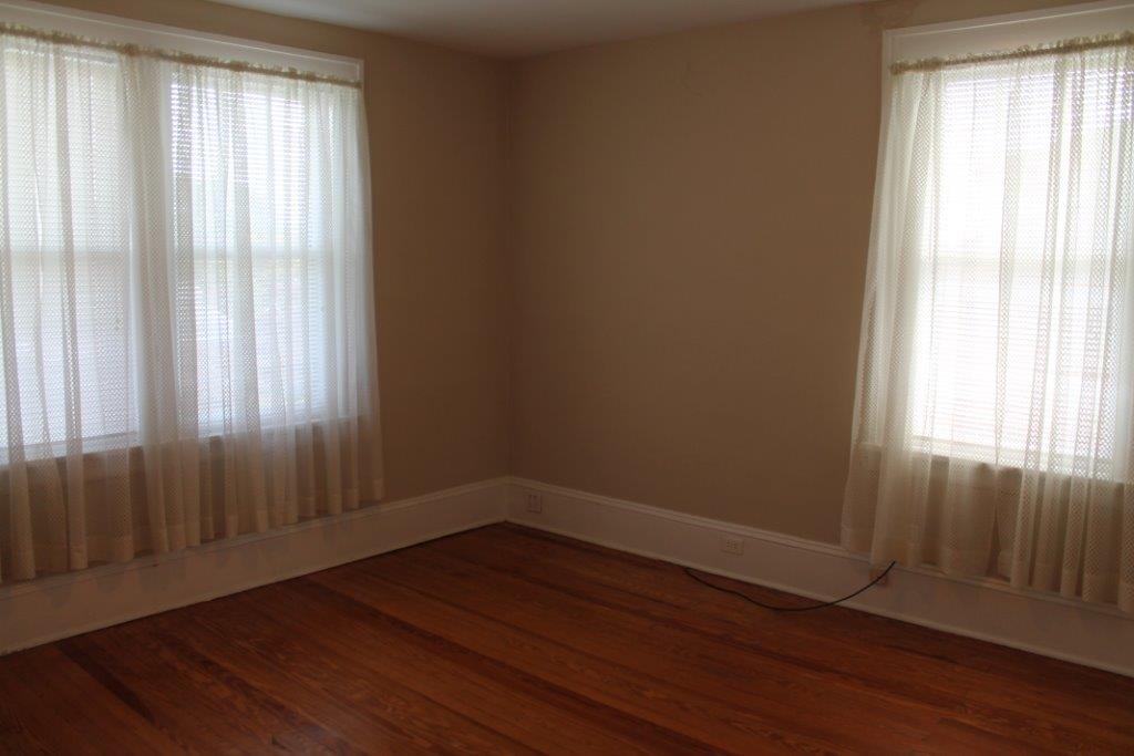 2509 Weaver Road Southwest Roanoke, VA 24015 - Photo 22 of 36 #1 Br Heart pine floors