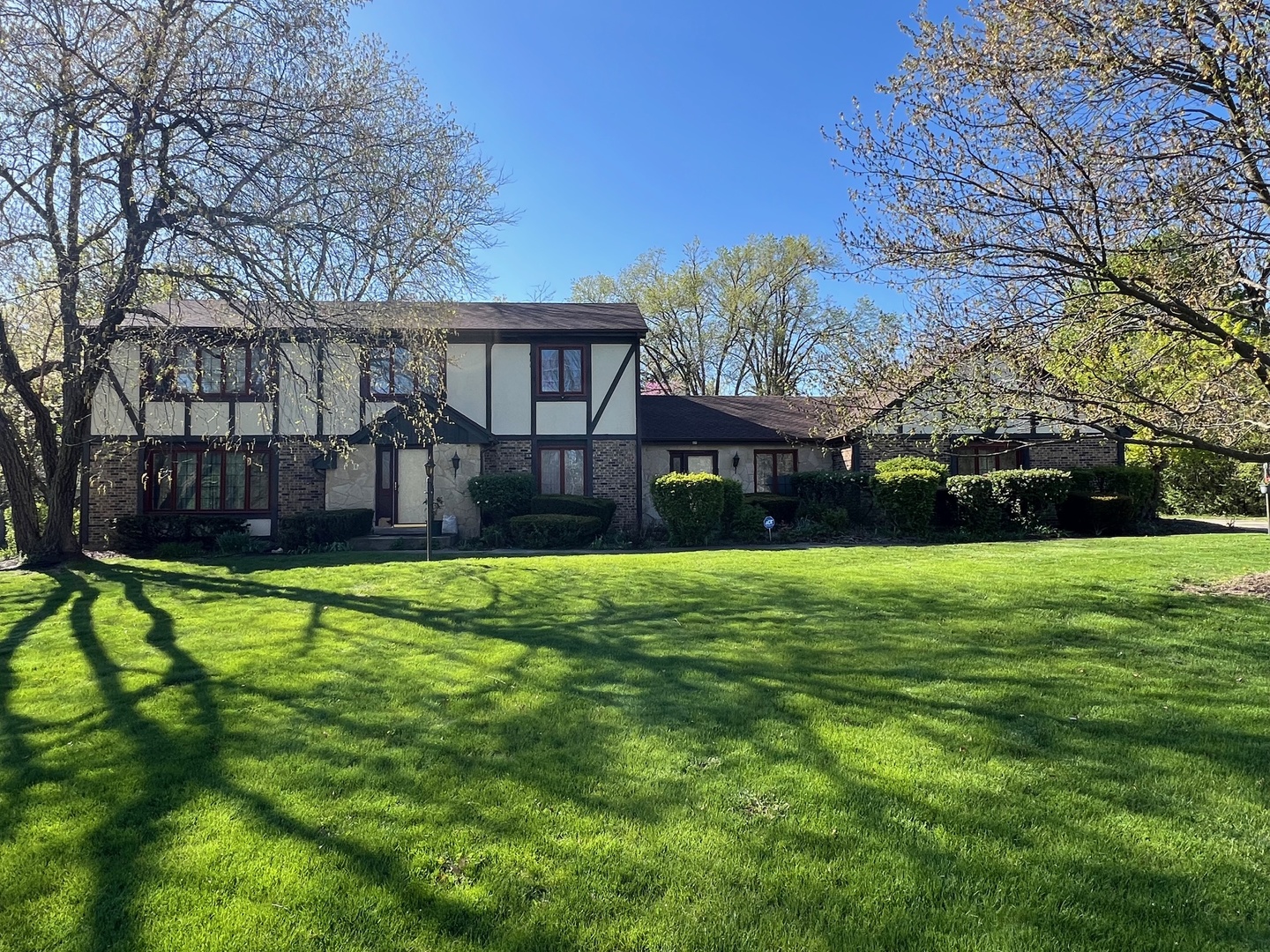 10 Sherwood Road Elgin, IL 60120 - Photo 1 of 4 a view of a house with a yard