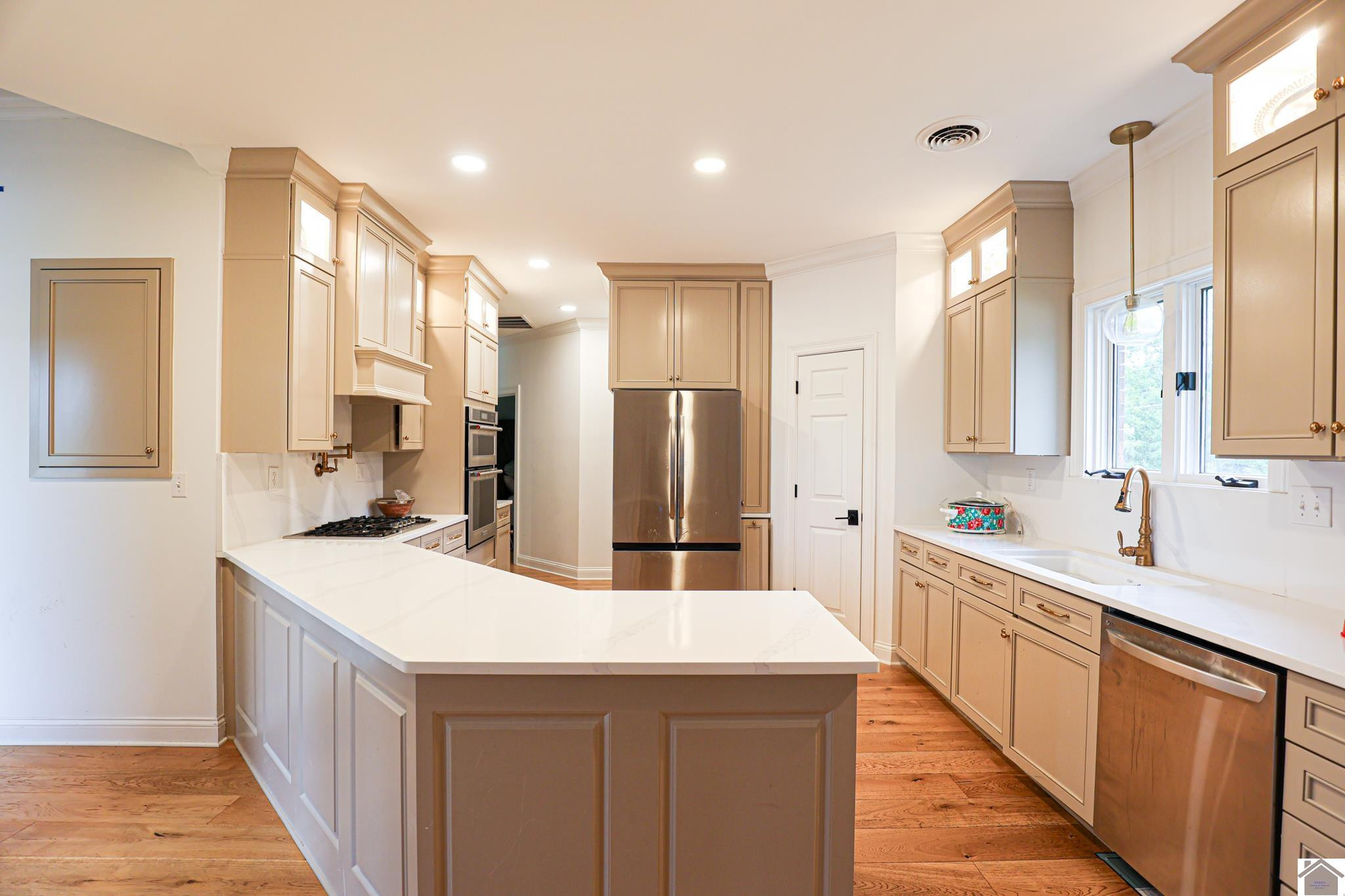 6460 Houser Road Paducah, KY 42003 - Photo 8 of 16 Kitchen