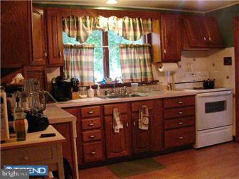 920 Newport Road Bristol, PA 19007 - Photo 4 of 12 Kitchen