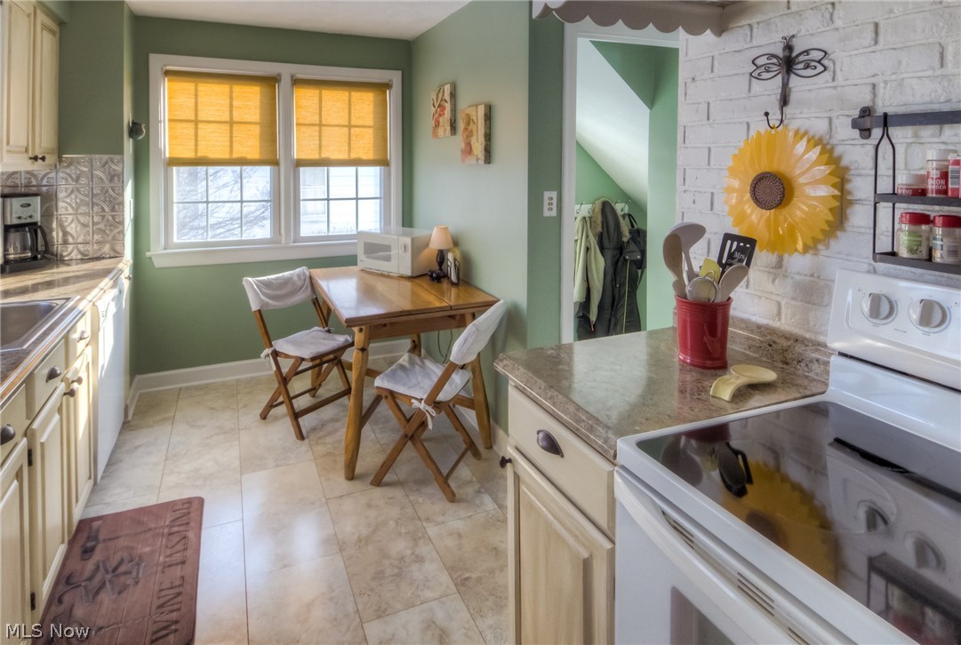 5139 Mayview Road Cleveland, OH 44124 - Photo 6 of 17