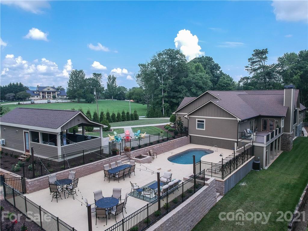 2084 North Rugby Road Hendersonville, NC 28791 - Photo 4 of 29 Gallery Image 4