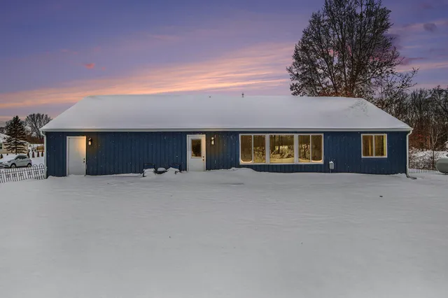 $290,000 | 75603 Ridgeway Drive, Lawton, MI 49065