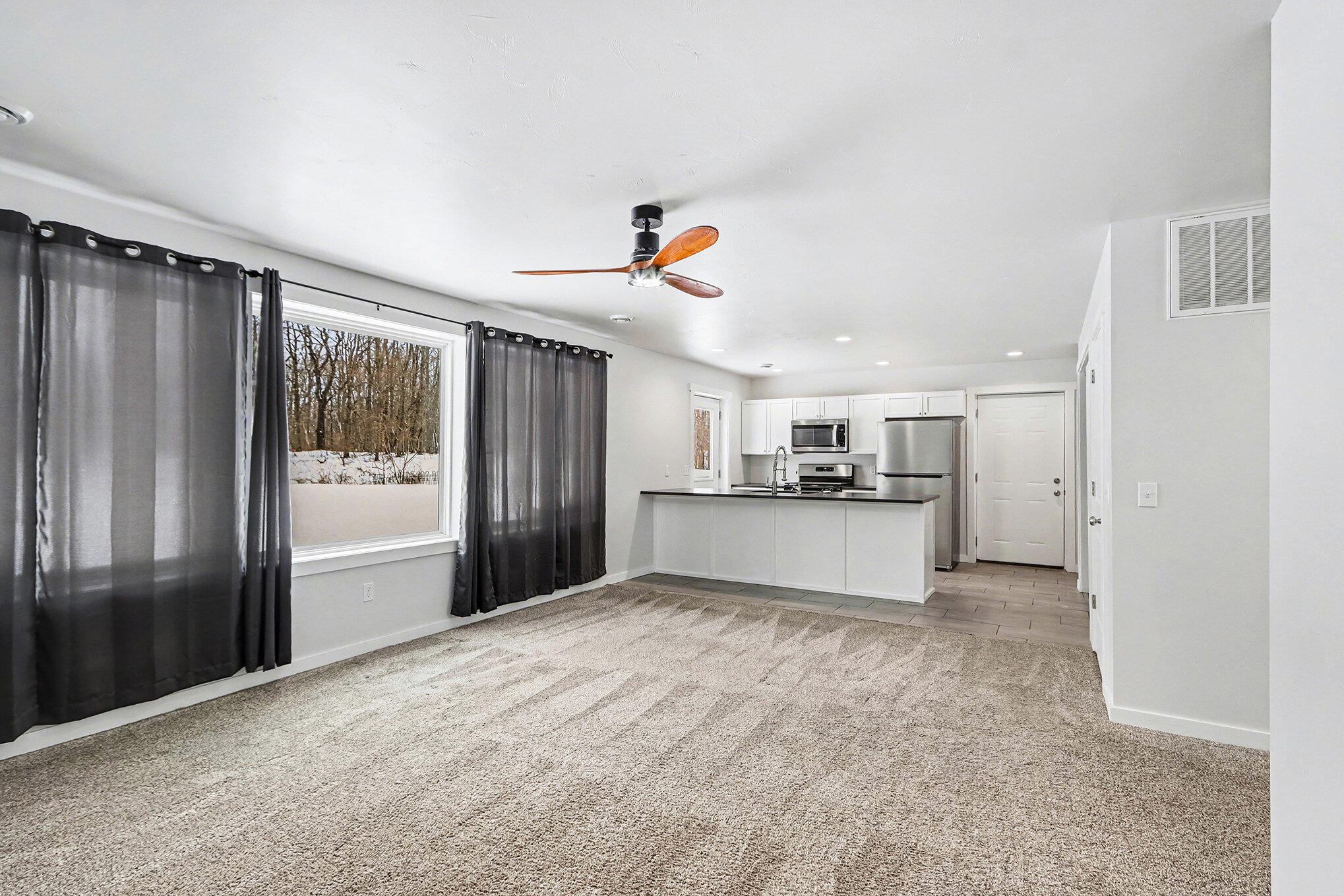 75603 Ridgeway Drive Lawton, MI 49065 - Photo 3 of 18 005_file_200