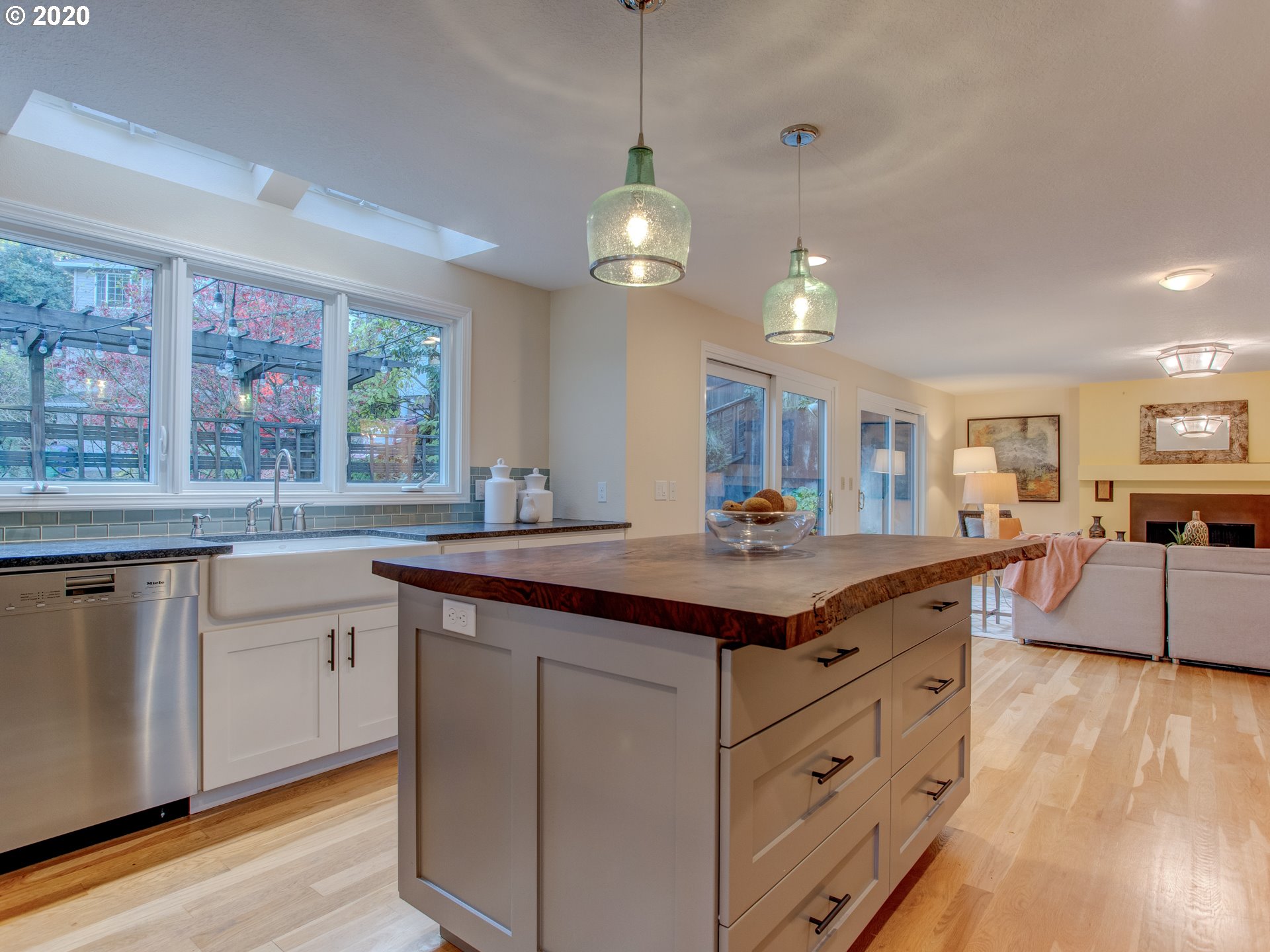 807 Southwest Terwilliger Place Portland, OR 97239 - Photo 14 of 32 Gallery Image 14