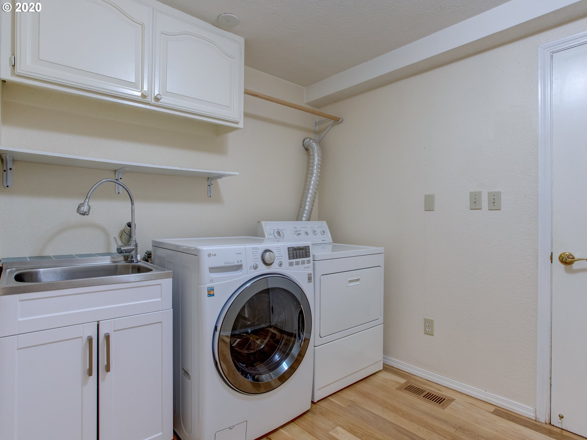 807 Southwest Terwilliger Place Portland, OR 97239 - Photo 19 of 32 Gallery Image 19