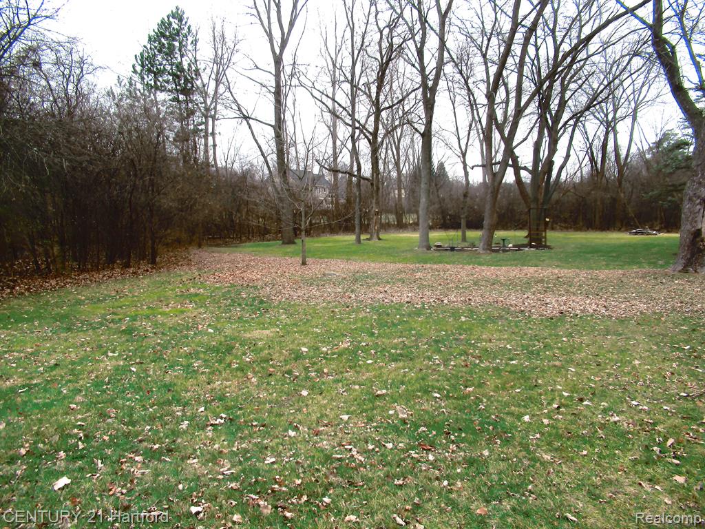 29069 Utley Road Farmington Hills, MI 48334 - Photo 25 of 27