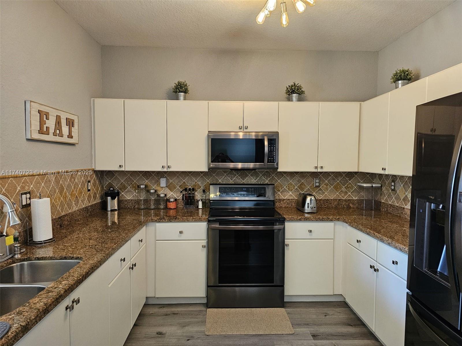 955 Southwest 154th Path, Unit 955 Miami, FL 33194 - Photo 16 of 38 Gallery Image 16