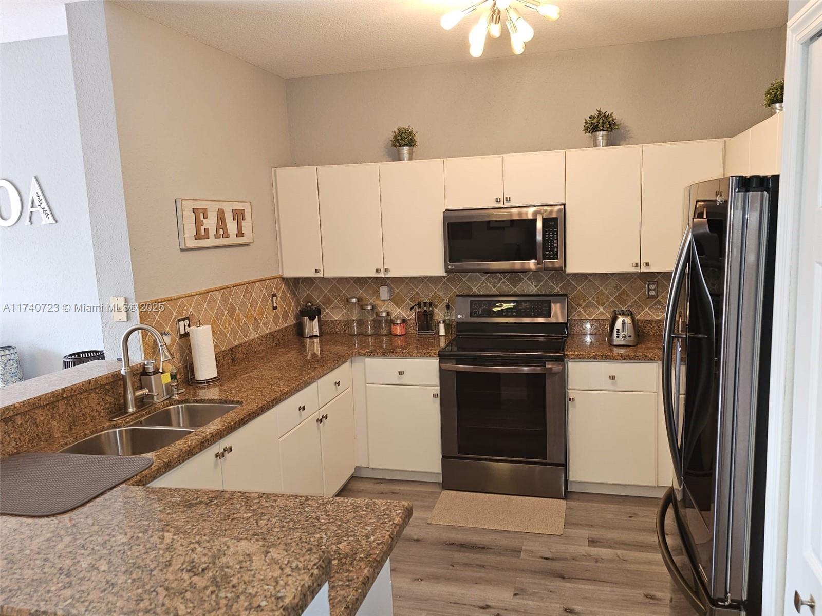 955 Southwest 154th Path, Unit 955 Miami, FL 33194 - Photo 17 of 38 Gallery Image 17