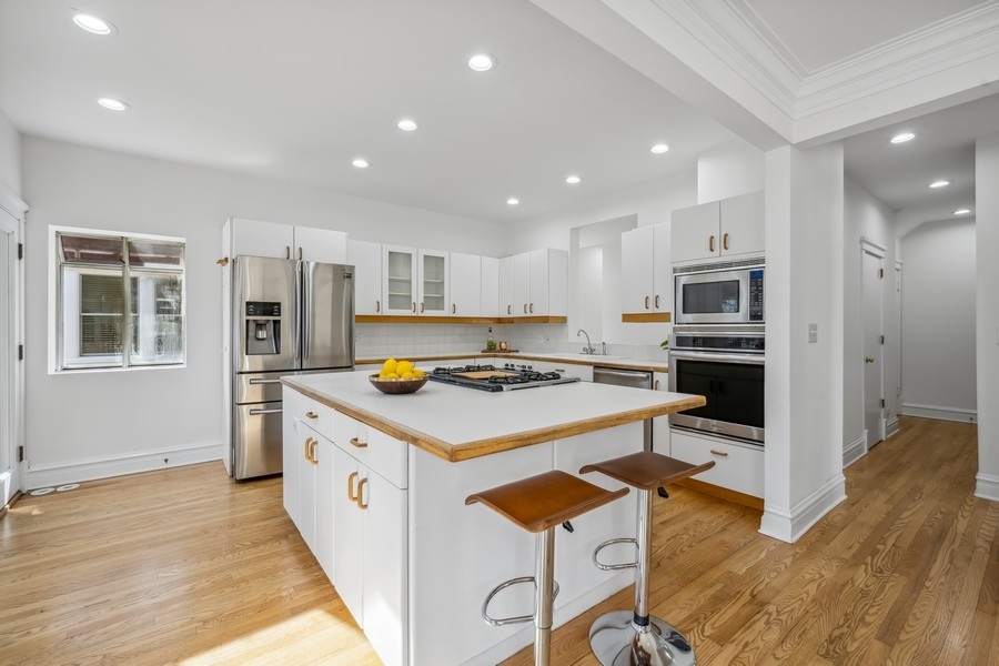 723 Laurel Avenue Wilmette, IL 60091 - Photo 14 of 49