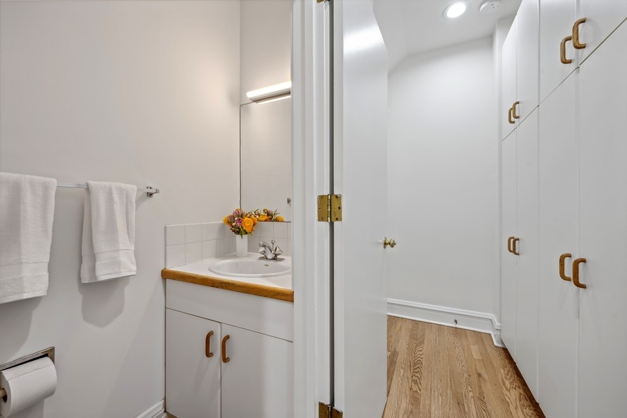 723 Laurel Avenue Wilmette, IL 60091 - Photo 20 of 49