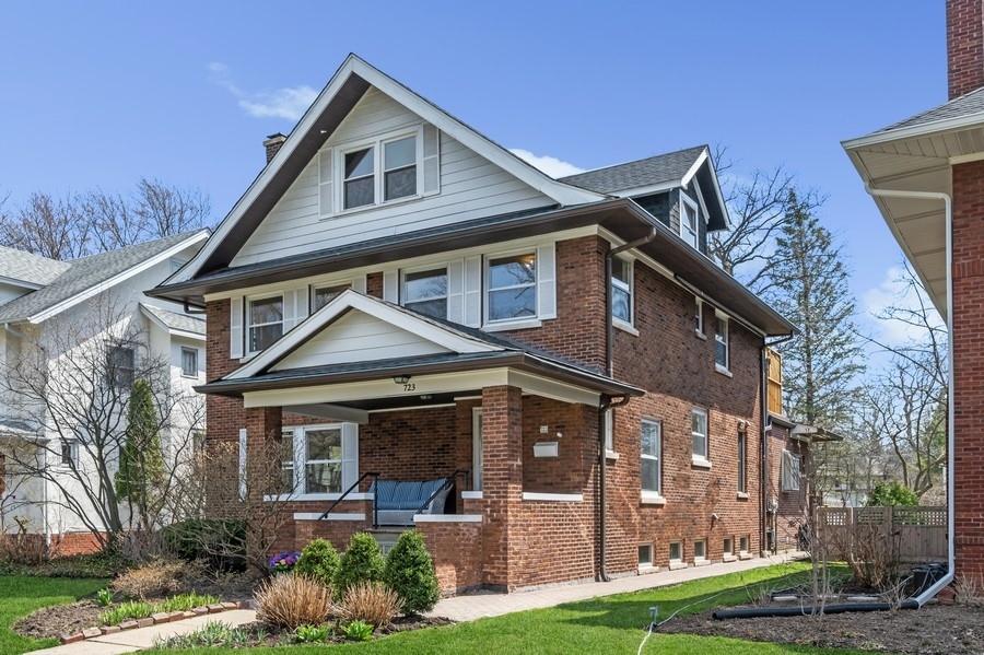 723 Laurel Avenue Wilmette, IL 60091 - Photo 2 of 49
