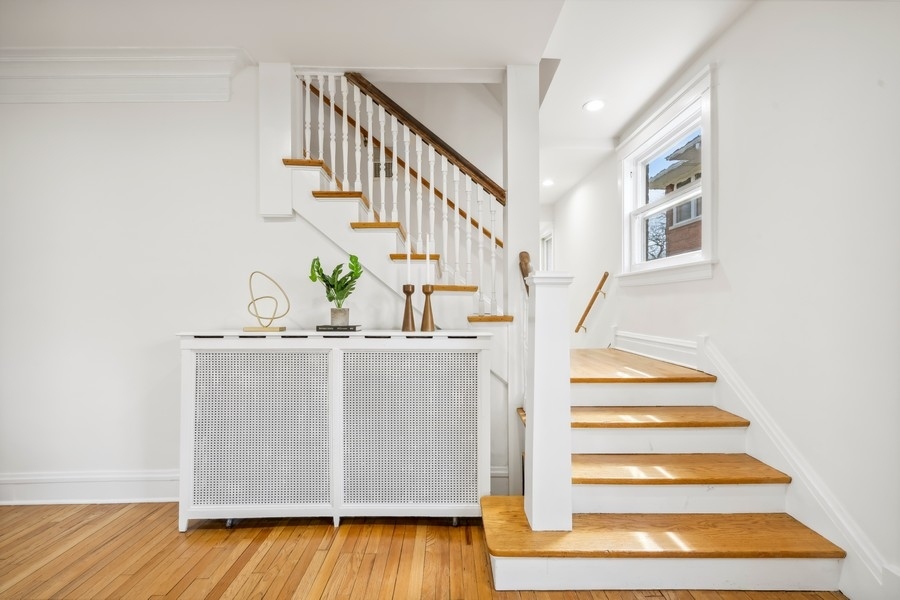 723 Laurel Avenue Wilmette, IL 60091 - Photo 4 of 49