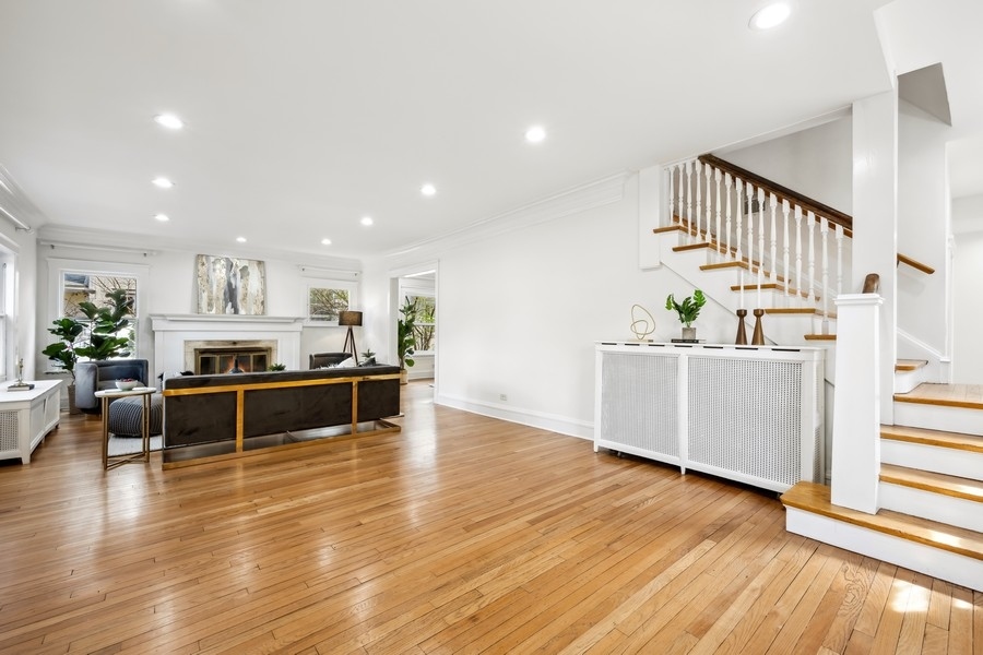 723 Laurel Avenue Wilmette, IL 60091 - Photo 5 of 49