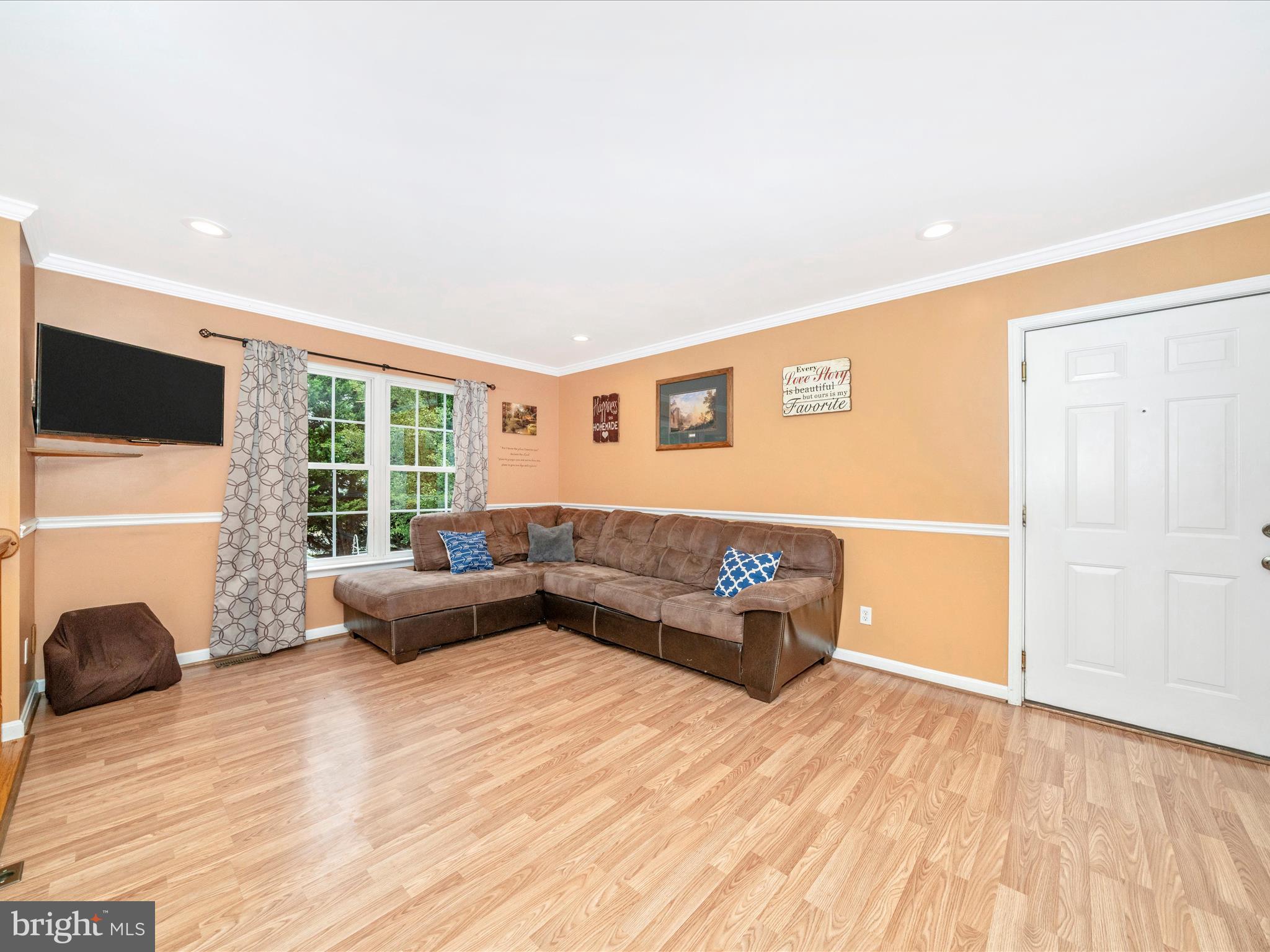 105 St Johns Road Littlestown, PA 17340 - Photo 3 of 66 Living Room