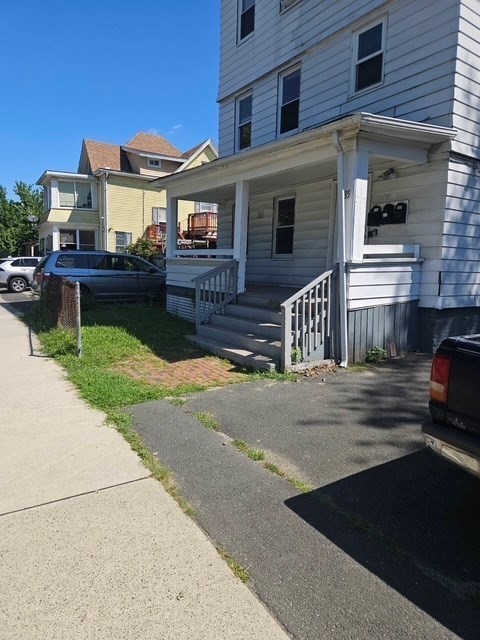 335 Oakland Street Springfield, MA 01108 - Photo 1 of 10 Gallery Image 1