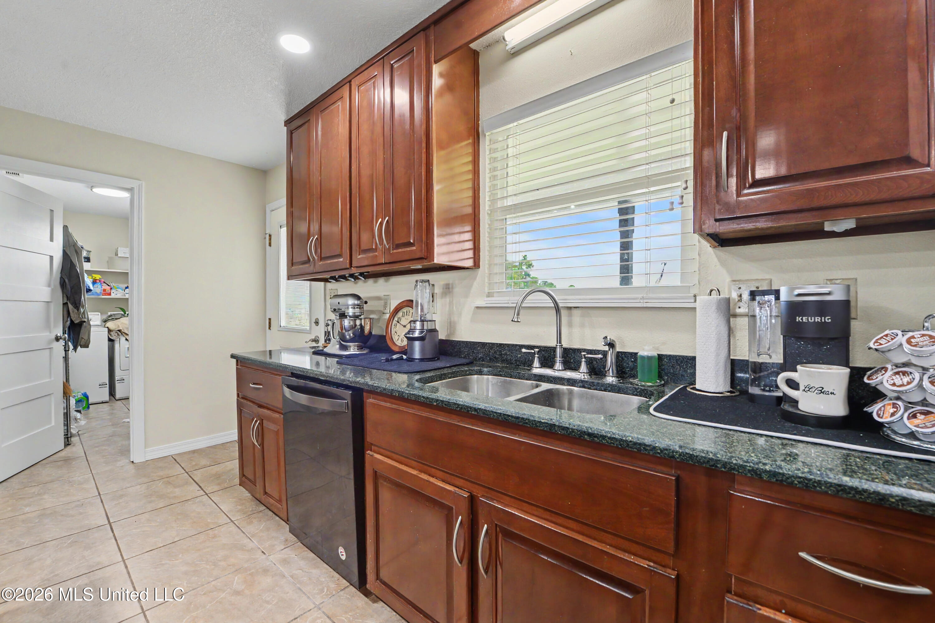 3925 Dantzler Street Moss Point, MS 39563 - Photo 14 of 41 012