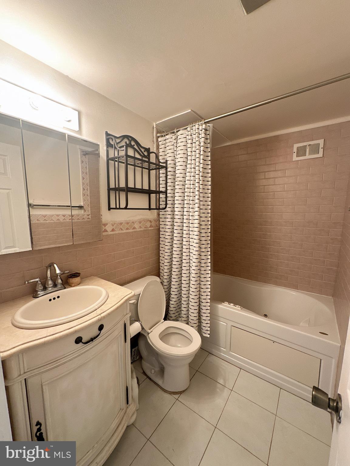 1700 Griffith Street Philadelphia, PA 19111 - Photo 5 of 7