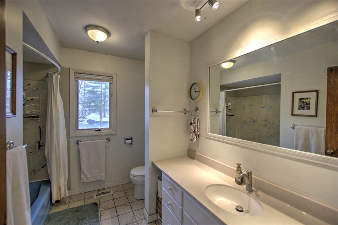 4552 North Prairie View Road Argenta, IL 62501 - Photo 19 of 28 Bathroom