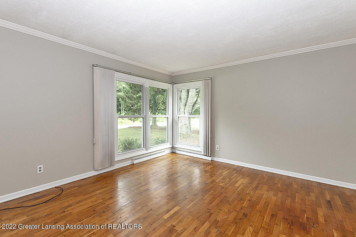 6395 Shoeman Road Haslett, MI 48840 - Photo 2 of 25 02