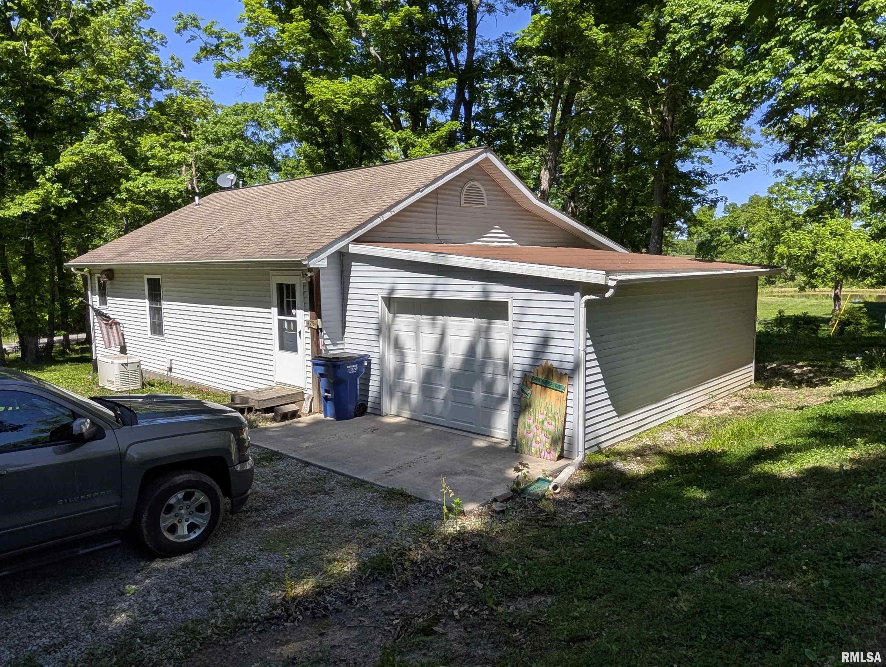 475 Karbers Ridge Road Elizabethtown, IL 62931 - Photo 2 of 13