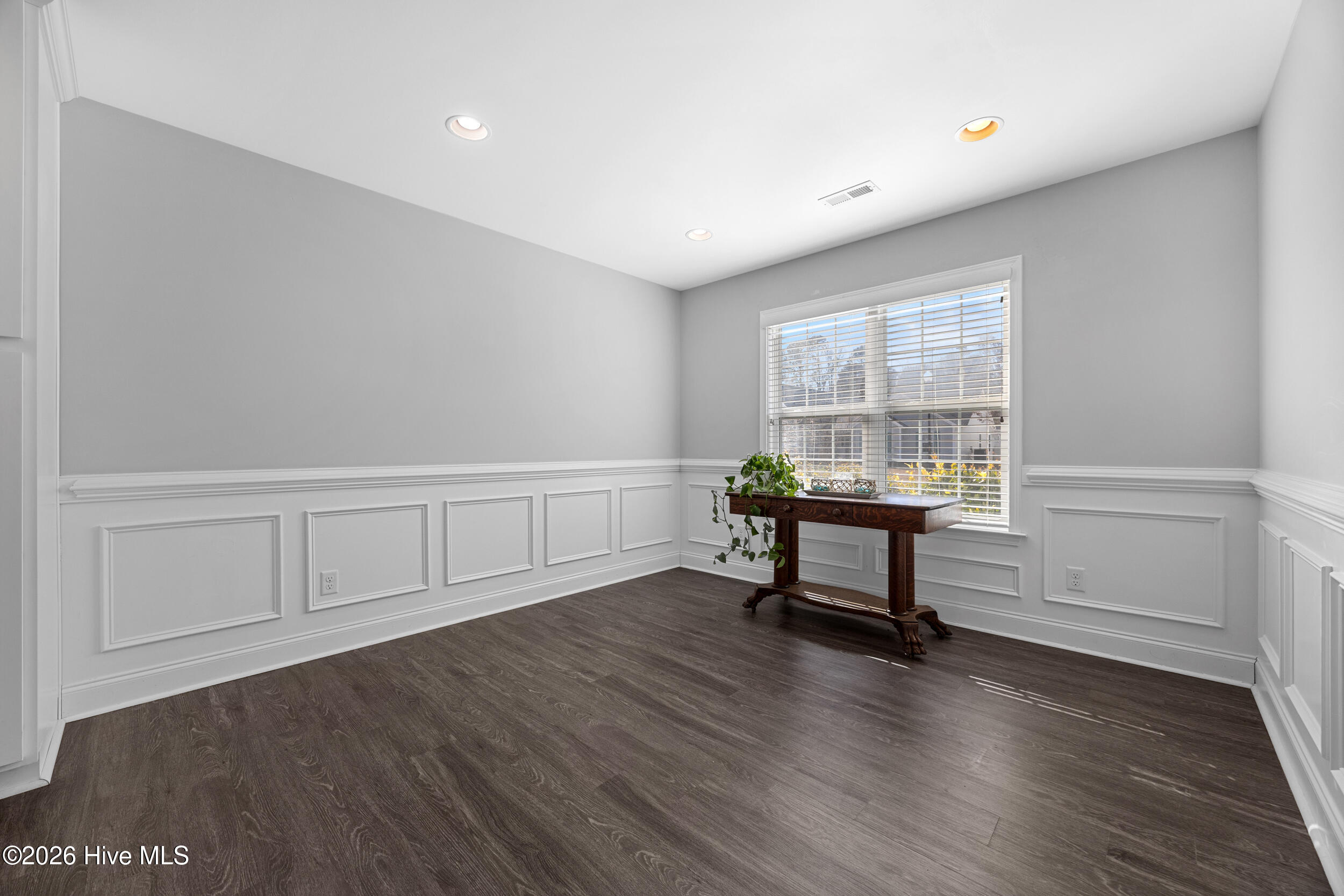 8564 Primm Forest Drive Leland, NC 28451 - Photo 11 of 28 26_dining room