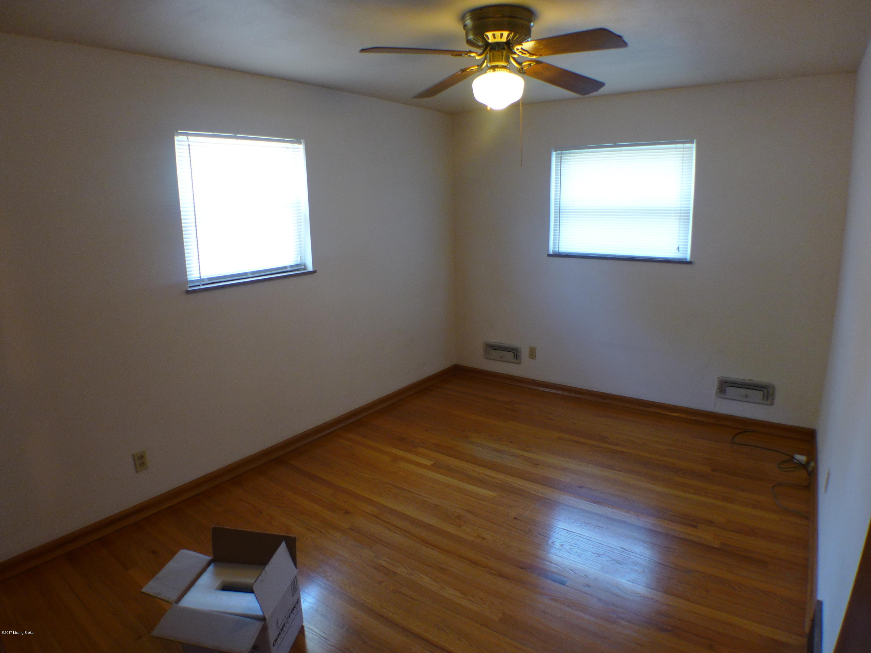 8308 Smithton Road Louisville, KY 40219 - Photo 8 of 25 P1030677