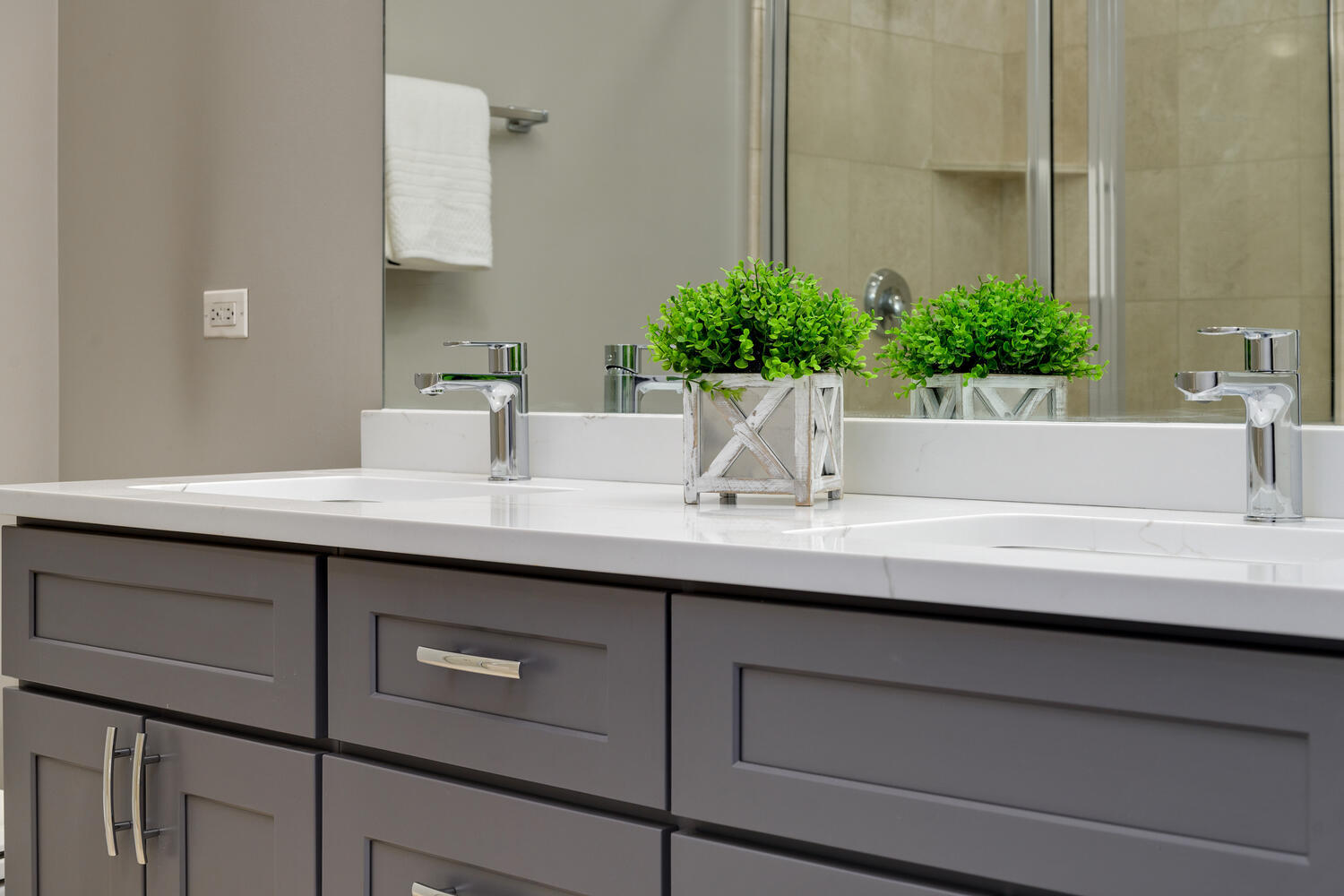 859 West Erie Street, Unit 604 Chicago, IL 60642 - Photo 18 of 32 a bathroom with a sink and a mirror